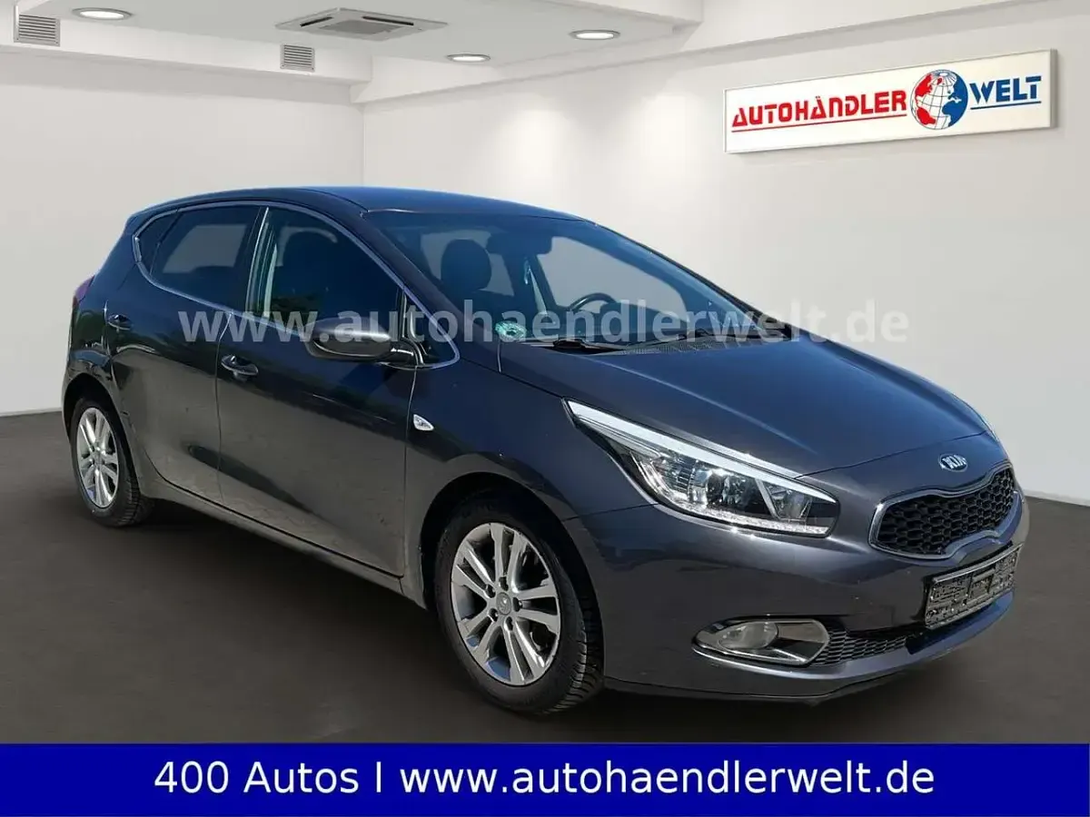 Gebraucht Kia Ceed Spirit 128 PS (94 kW) 2015 Grau Kleinwagen
