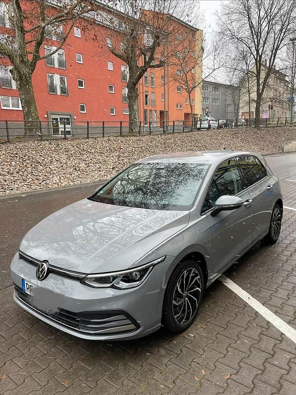 Grau Gebraucht 2023 VW Golf Limousine | 28.000 € (Teuer) - Bild 1/4