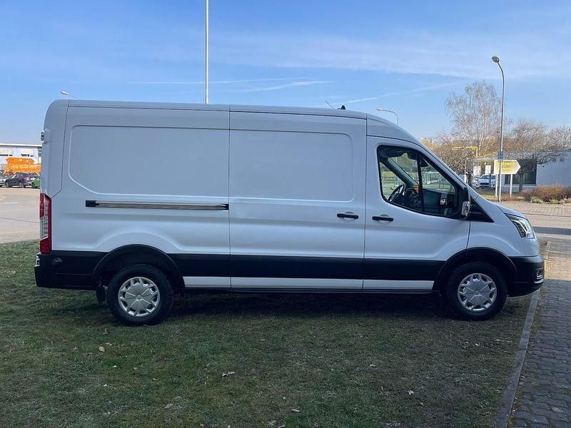 Gebraucht Ford Transit Trend 131 PS (96 kW) 2021 Weiß Van / Kleinbus