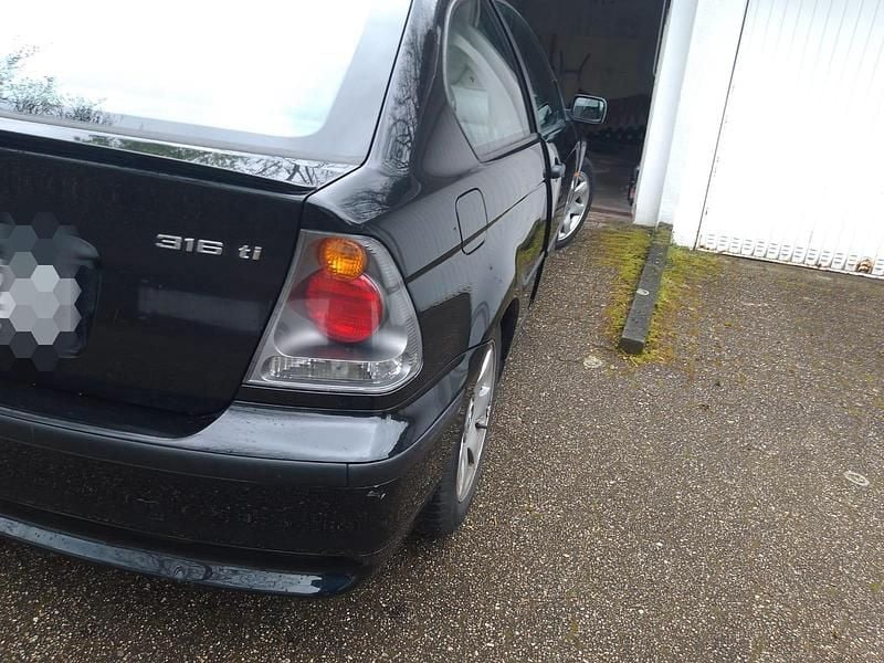 Gebraucht BMW 316 115 PS (84 kW) 2003 Schwarz Kleinwagen