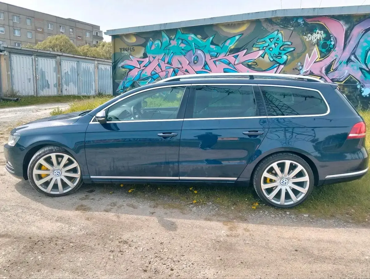 Gebraucht VW Passat R 300 PS (220 kW) 2011 Blau Kombi