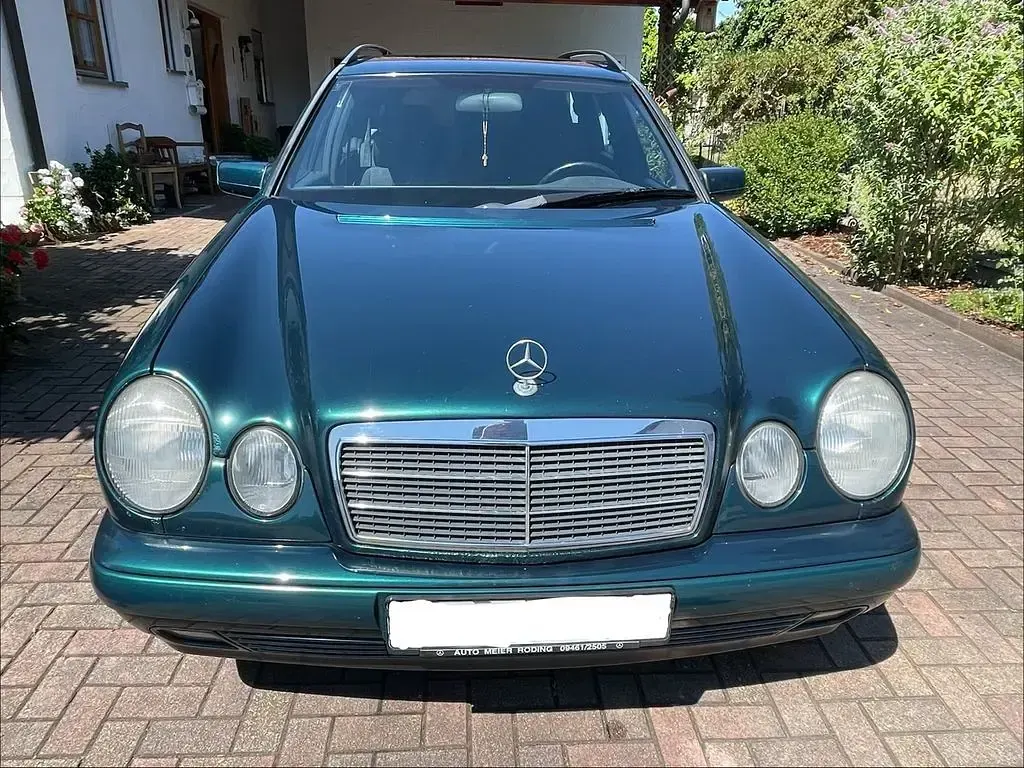 Gebraucht Mercedes E200 Classic 136 PS (100 kW) 1998 Grün Limousine
