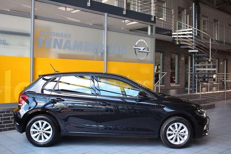 Gebraucht VW Polo Highline 95 PS (69 kW) 2020 Deep black perleffekt Kleinwagen