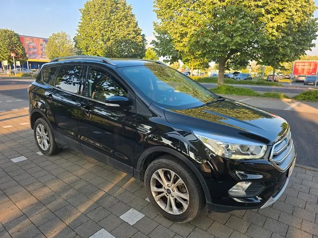 Używany Ford Kuga Titanium 150 KM (110 kW) 2019 Czarny SUV