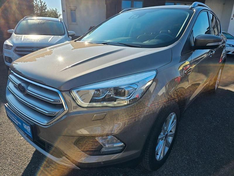 Gebraucht Ford Kuga Titanium 179 PS (131 kW) 2019 Silber SUV