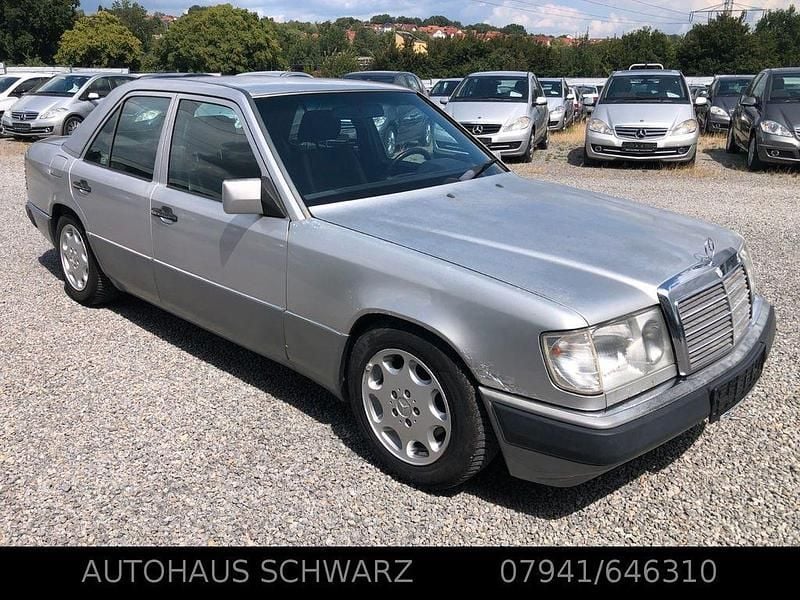 Second-hand Mercedes E280 197 CP (144 kW) 1992 Argintiu Berlinǎ