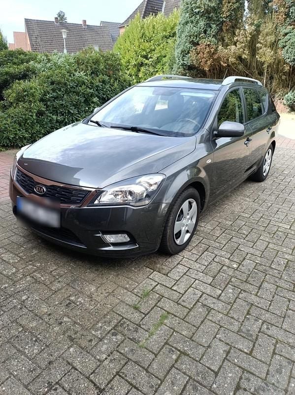 Beige Gebraucht 2011 Kia Ceed Kombi | 3.700 € (Guter Preis) - Bild 1/4