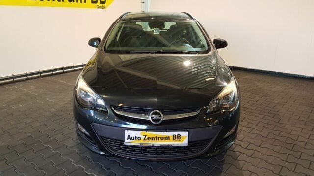 Gebraucht Opel Astra Edition 110 PS (80 kW) 2014 Schwarz metallic Kombi