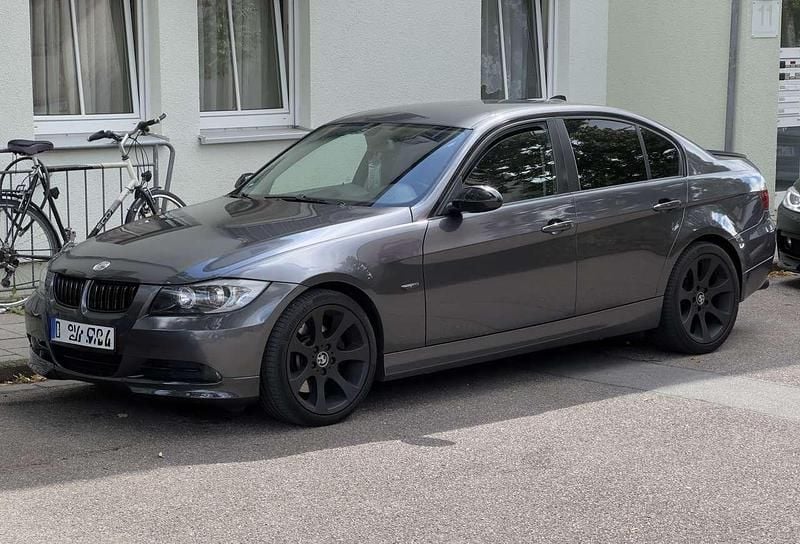 Grau Gebraucht 2005 BMW 330 Performance Limousine | 8.750 € (Fairer Preis) - Bild 1/4