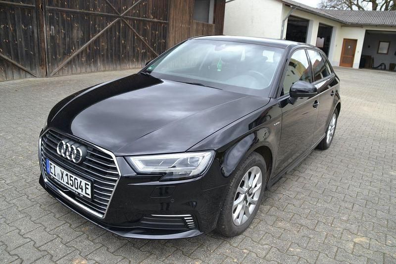 Schwarz Gebraucht 2017 Audi A3 Sportback e-tron Sport Limousine | 15.990 € (Fairer Preis) - Bild 1/4
