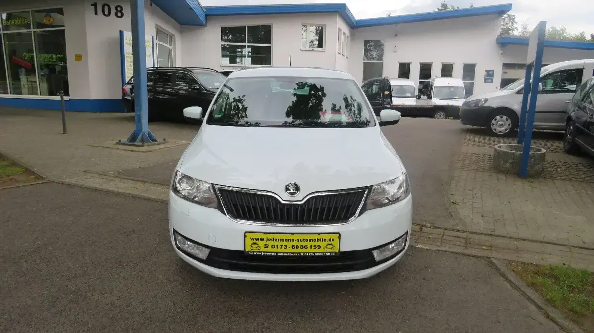 Gebraucht Skoda Rapid Joy 116 PS (85 kW) 2016 Laserweiss Kleinwagen
