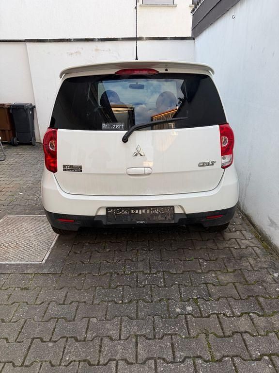 Gebraucht Mitsubishi Colt 95 PS (69 kW) 2012 Weiß Kleinwagen