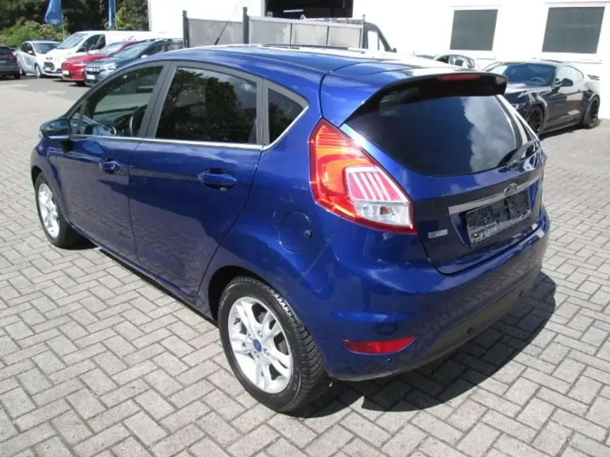 Gebraucht Ford Fiesta Titanium 101 PS (74 kW) 2017 Indicblau Kleinwagen