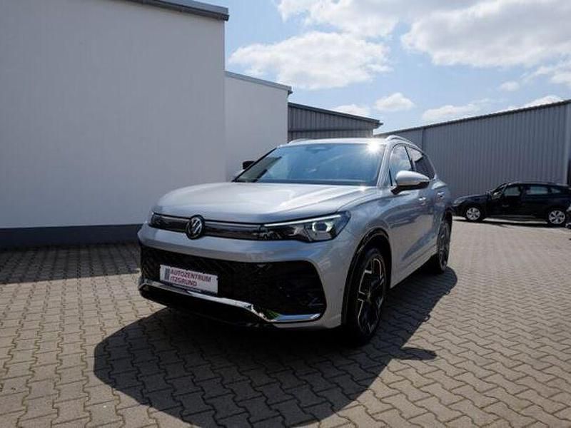 Oyster silver metallic (metallic) Gebraucht 2024 VW Tiguan R-line SUV | 47.999 € (Fairer Preis) - Bild 1/4