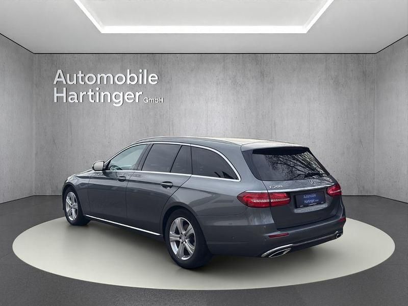 Gebraucht Mercedes E200 184 PS (135 kW) 2017 Selenitgrau  metalliclack Kombi