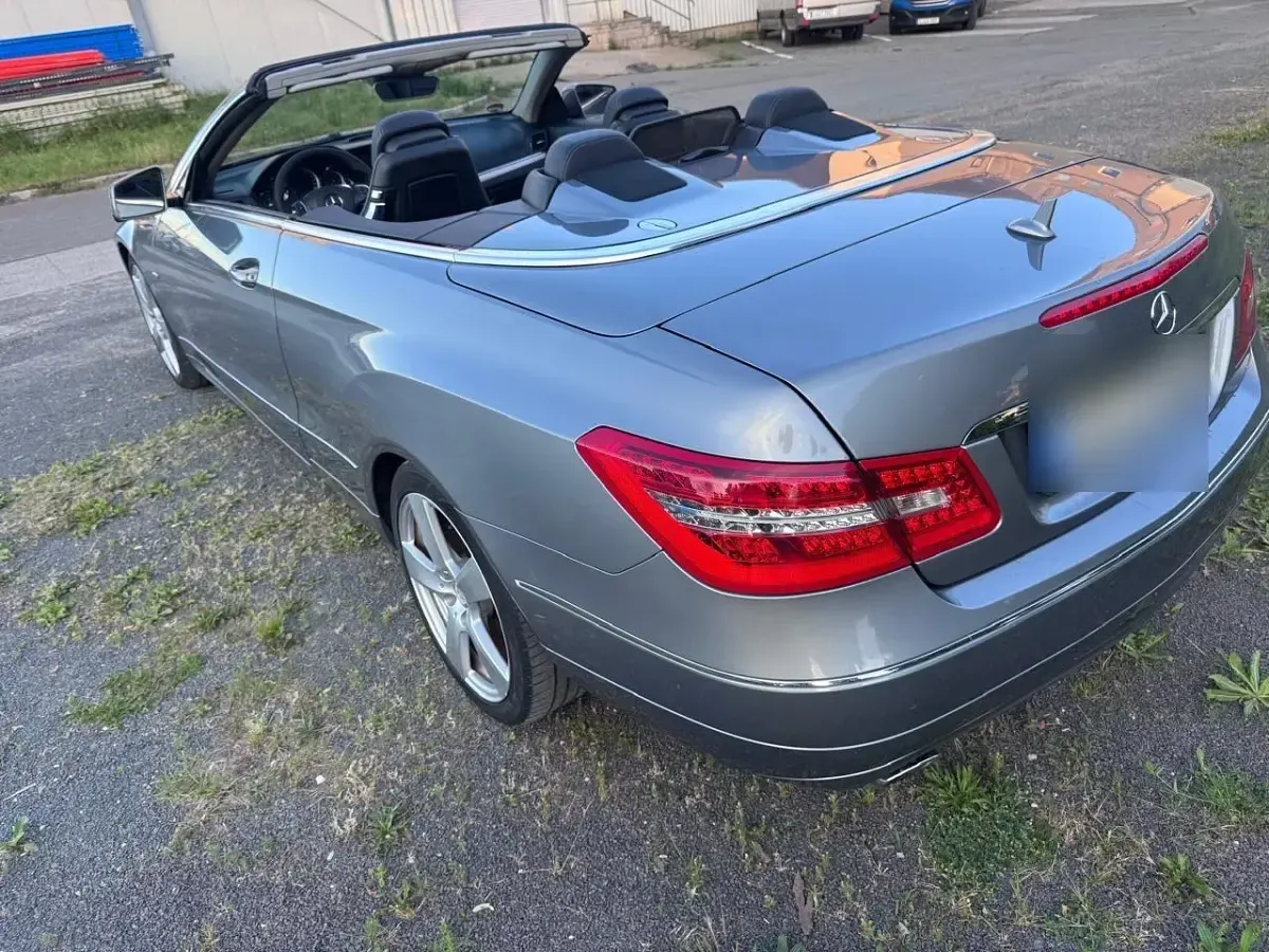 Gebraucht Mercedes E220 170 PS (125 kW) 2011 Silber Cabrio