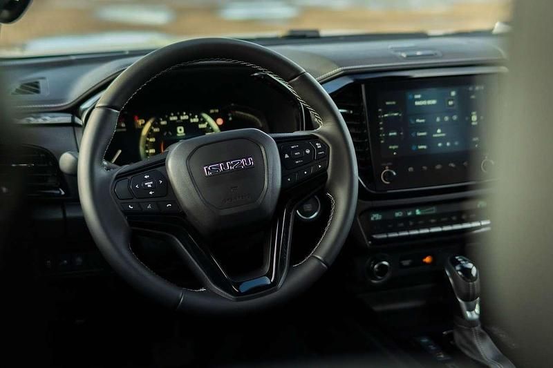 Neu Isuzu D-Max 163 PS (119 kW) 2025 Onyx black metallic Van / Kleinbus