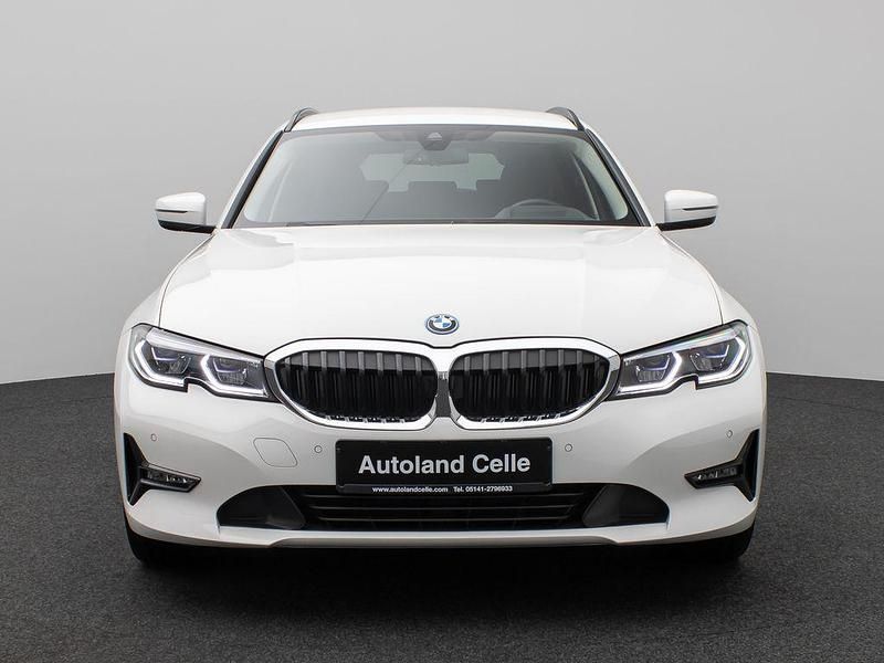 Gebraucht BMW 320e Sport Line 204 PS (150 kW) 2022 Alpinweiss uni300schwarz Limousine
