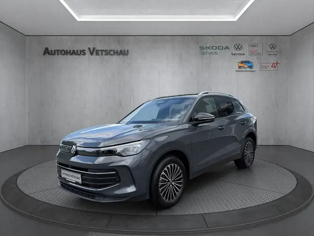 Gebraucht VW Tiguan Goal 193 PS (141 kW) 2025 Delfingrau SUV