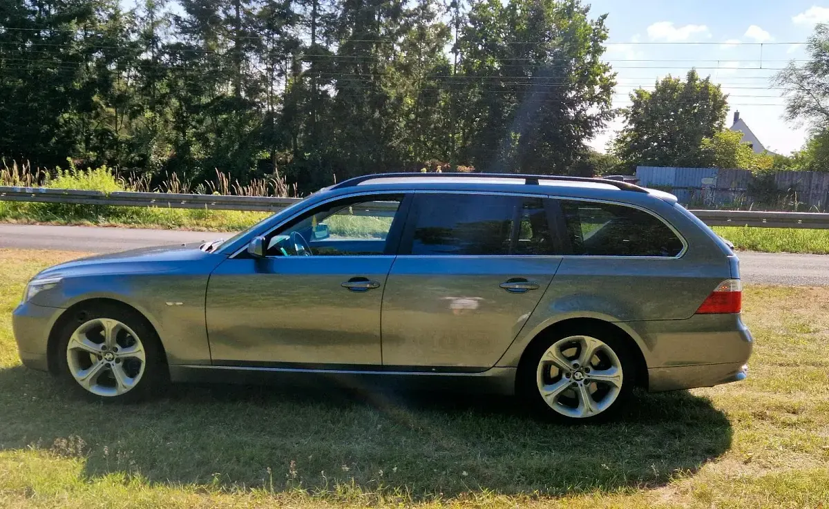 Gebraucht BMW 525 197 PS (144 kW) 2008 Grau Kombi