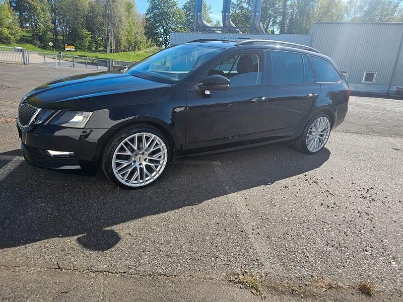 Schwarz Gebraucht 2017 Skoda Octavia Ambition Kombi | 9.999 € (Guter Preis) - Bild 1/4