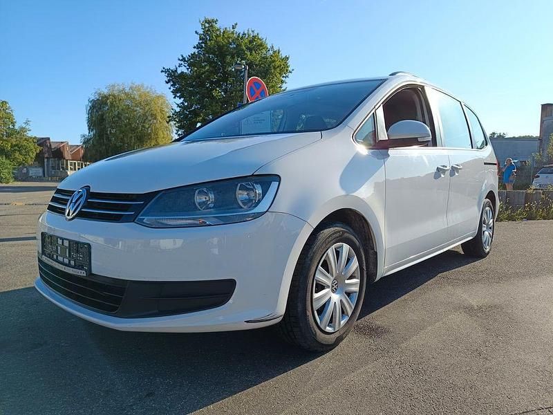Gebraucht VW Sharan Trendline 140 PS (102 kW) 2012 Candyweiß Van / Kleinbus