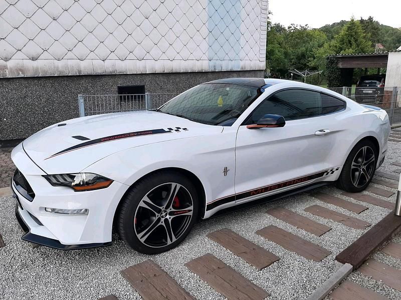 Weiß Gebraucht 2018 Ford Mustang Coupé | 24.450 € (Fairer Preis) - Bild 1/4