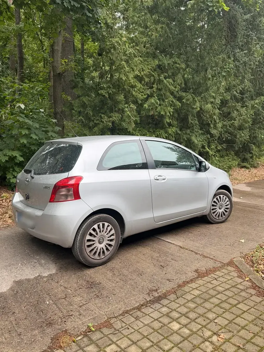 Gebraucht Toyota Yaris 70 PS (51 kW) 2007 Silber Kleinwagen