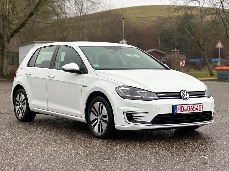 Gebraucht VW Golf 100 kW (136 PS) 2018 Weiß Limousine
