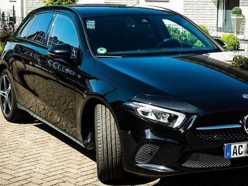 Schwarz Gebraucht 2019 Mercedes A220 Progressive Limousine | 18.400 € (Superpreis) - Bild 1/4