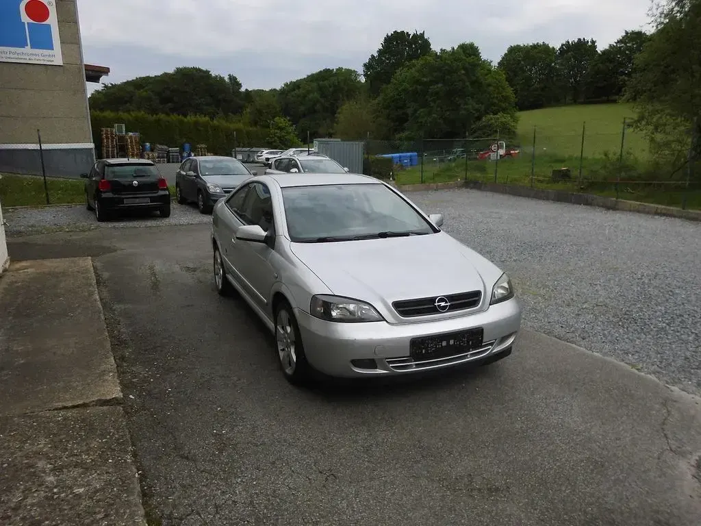 Gebraucht Opel Astra 147 PS (108 kW) 2001 Silber Coupé