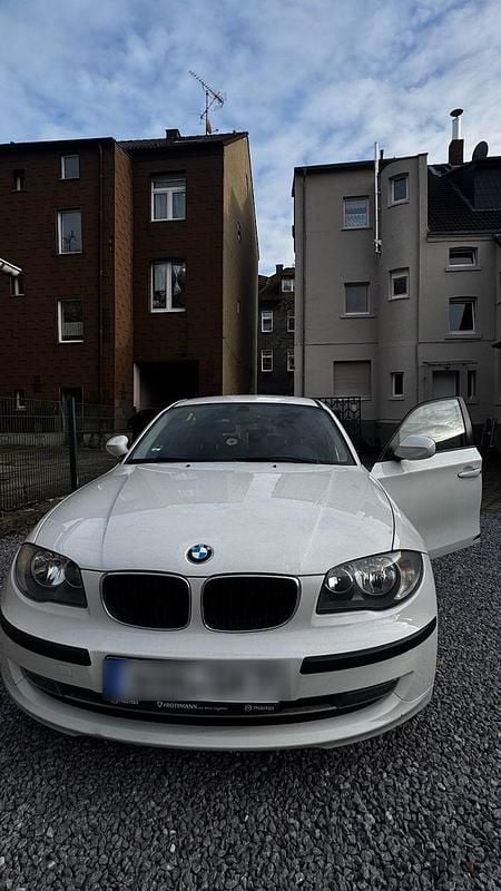 Weiß Gebraucht 2011 BMW 116 Kleinwagen | 3.500 € (Superpreis) - Bild 1/4