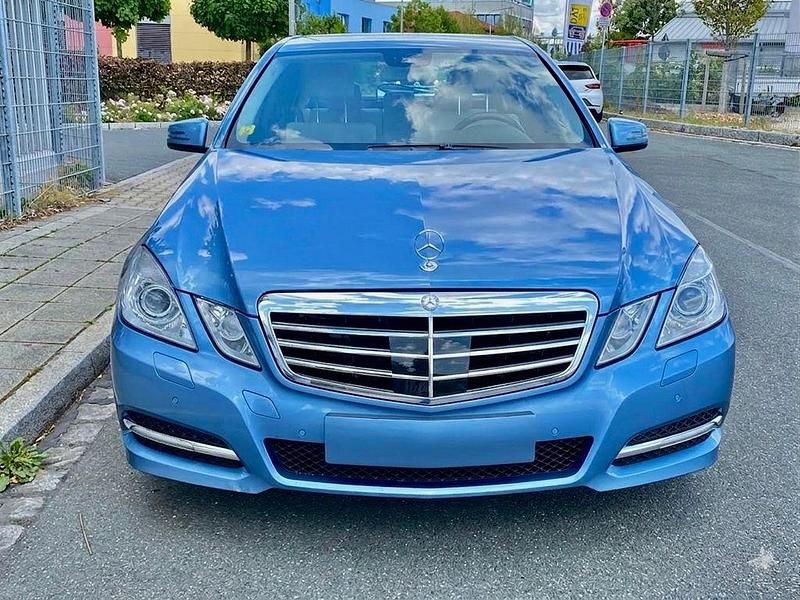 Gebraucht Mercedes E350 265 PS (194 kW) 2011 Blau Limousine