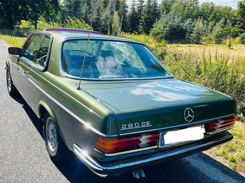 Gebraucht Mercedes 280 185 PS (136 kW) 1977 Grün Coupé