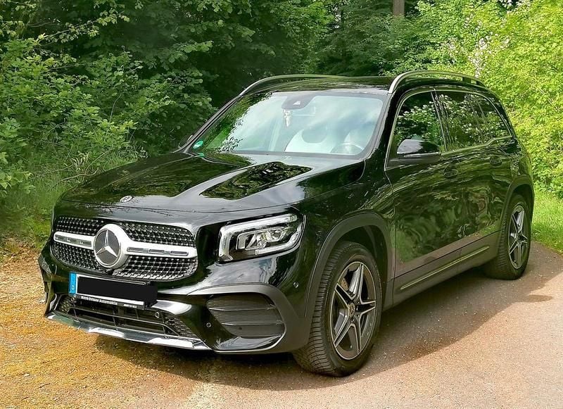 Schwarz Gebraucht 2020 Mercedes GLB200 AMG line SUV | 27.300 € (Guter Preis) - Bild 1/4