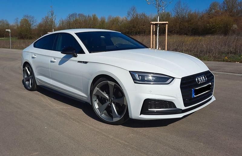 Weiß Gebraucht 2019 Audi A5 Sportback S-Line Limousine | 24.000 € (Guter Preis) - Bild 1/4