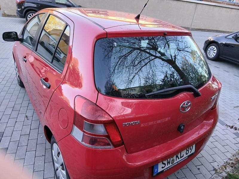 Gebraucht Toyota Yaris 69 PS (50 kW) 2010 Rot Kleinwagen