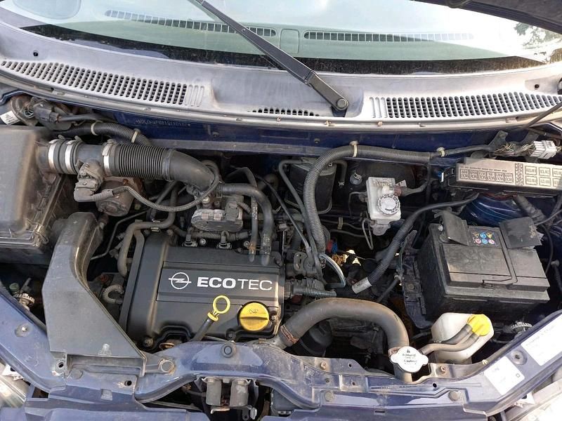 Gebraucht Opel Agila 58 PS (42 kW) 2001 Blau Van / Kleinbus