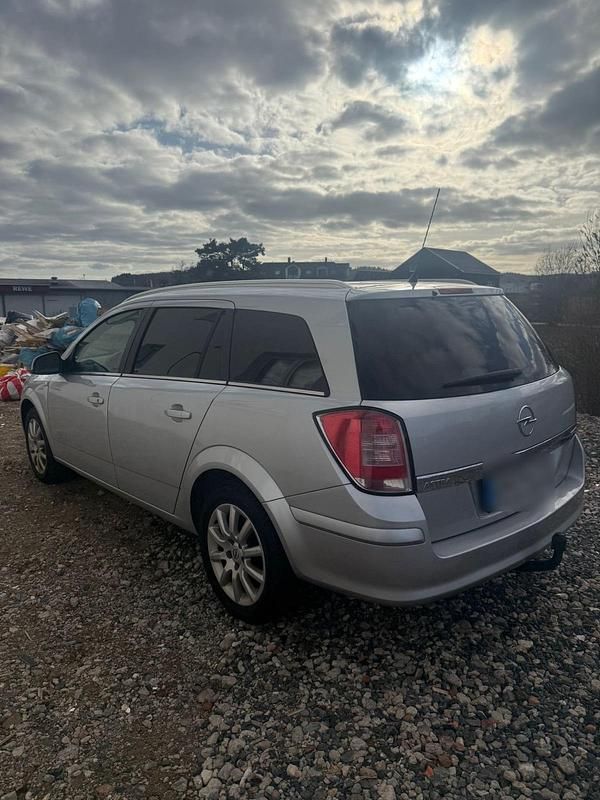 Gebraucht Opel Astra 110 PS (80 kW) 2010 Grau Kombi