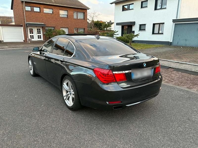 Gebraucht BMW 750 408 PS (300 kW) 2009 Limousine