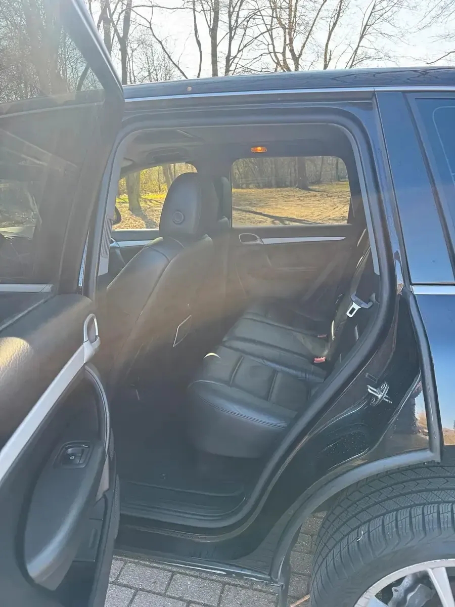 Second-hand Porsche Cayenne 250 CP (183 kW) 2007 Negru SUV