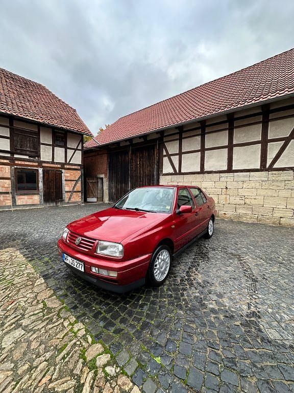 Rot Gebraucht 1997 VW Vento Limousine | 2.999 € (Fairer Preis) - Bild 1/4