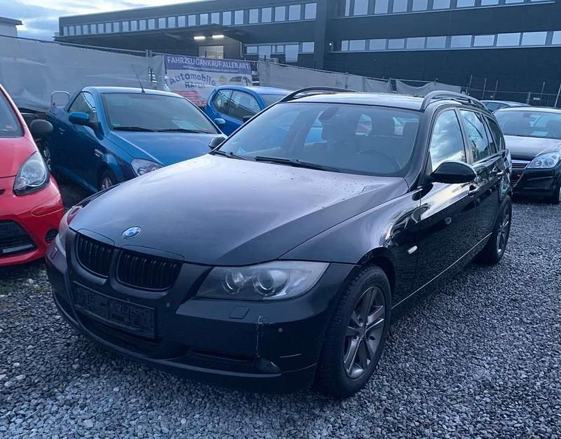 Gebraucht BMW 318 129 PS (94 kW) 2007 Schwarz Kombi