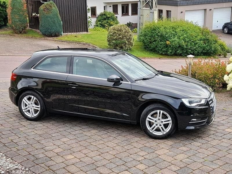 Gebraucht Audi A3 Attraction 125 PS (91 kW) 2016 Schwarz Limousine