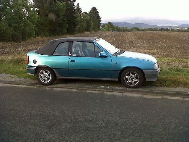 Blau Gebraucht 1993 Opel Kadett Cabrio | 1.000 € - Bild 1/1