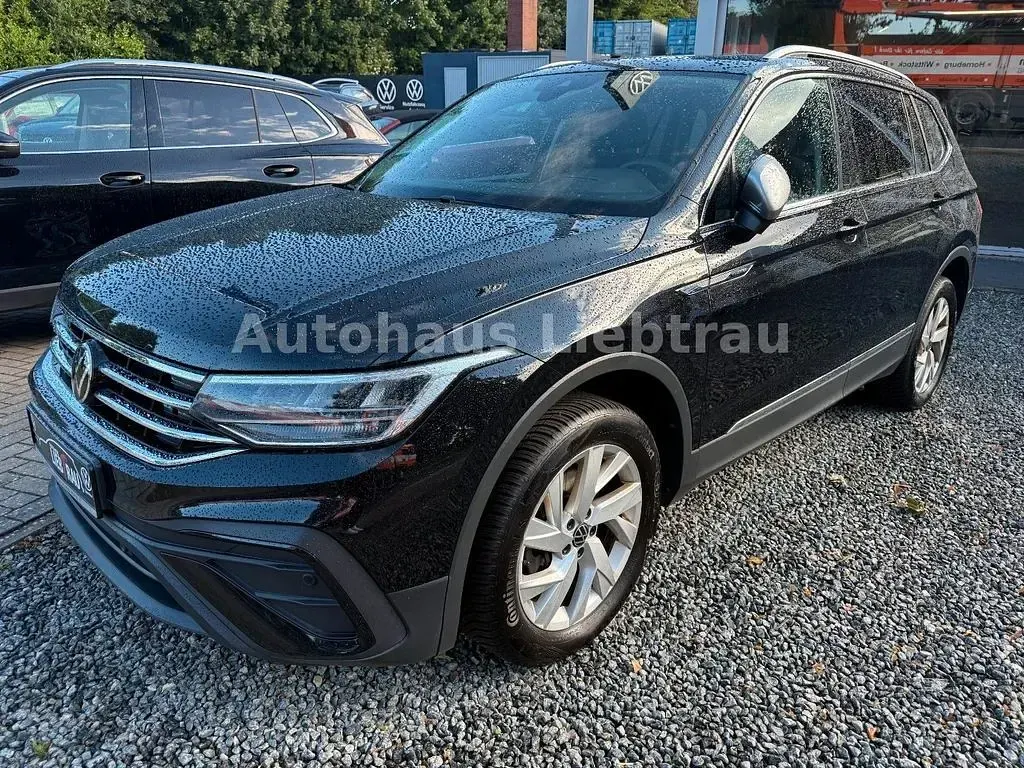 Gebraucht VW Tiguan Allspace Life 150 PS (110 kW) 2023 Schwarz SUV