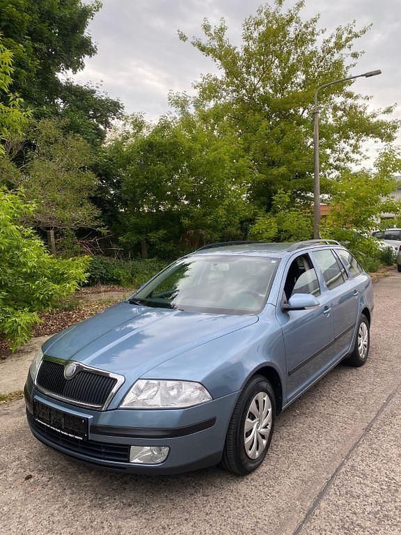 Grau Gebraucht 2007 Skoda Octavia Kombi | 3.300 € (Teuer) - Bild 1/4