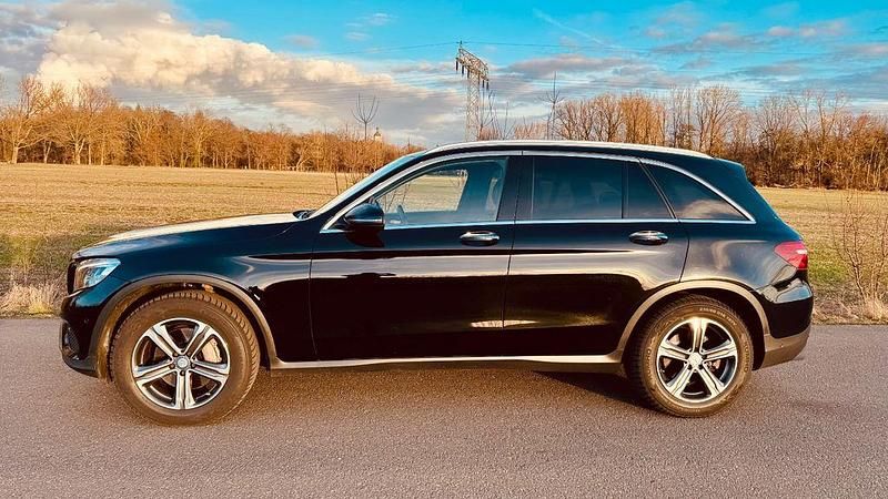 Gebraucht Mercedes GLC250 204 PS (150 kW) 2015 Schwarz SUV