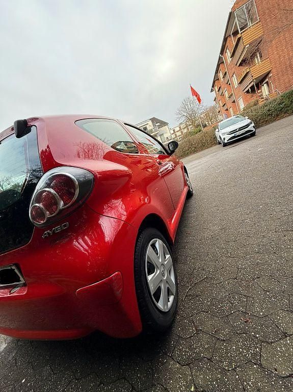 Gebraucht Toyota Aygo 68 PS (50 kW) 2011 Rot Kleinwagen