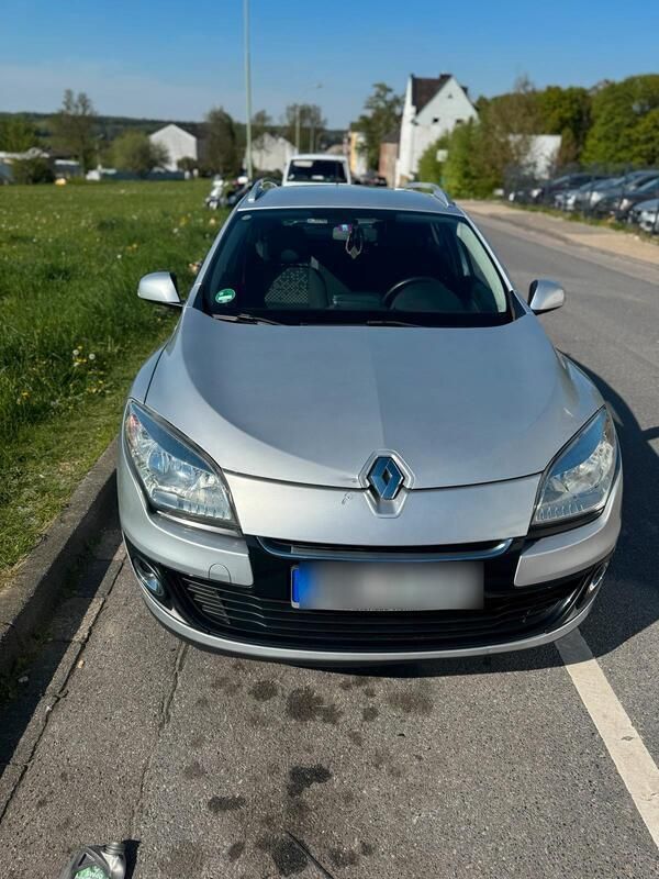 Grau Gebraucht 2012 Renault Mégane GrandTour Kombi | 5.200 € (Etwas zu teuer) - Bild 1/4